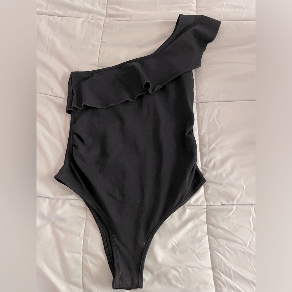 One shoulder ruffle bodysuit